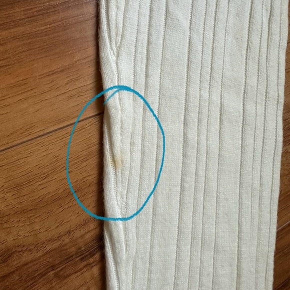 Vintage Large Krystal Kobe White/ Cream Cable Knit Sweater with Sequin Detail - Picture 10 of 11